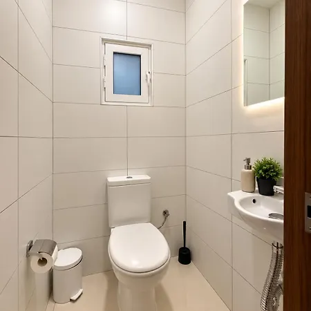 Apartman 2br Seafront Maisonette Qui Si Sana *
